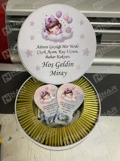 Metal Kutulu Baskılı Madlen Çikolata